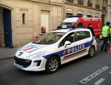 CINE AUTOMOBILES  peugeot 308 break police flouté