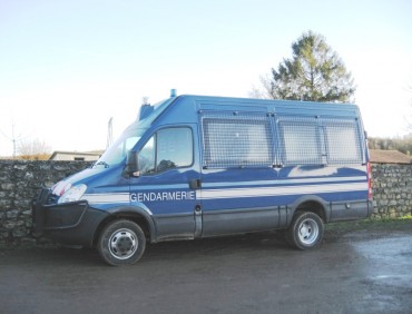 GENDARMERIE iveco cine automobiles